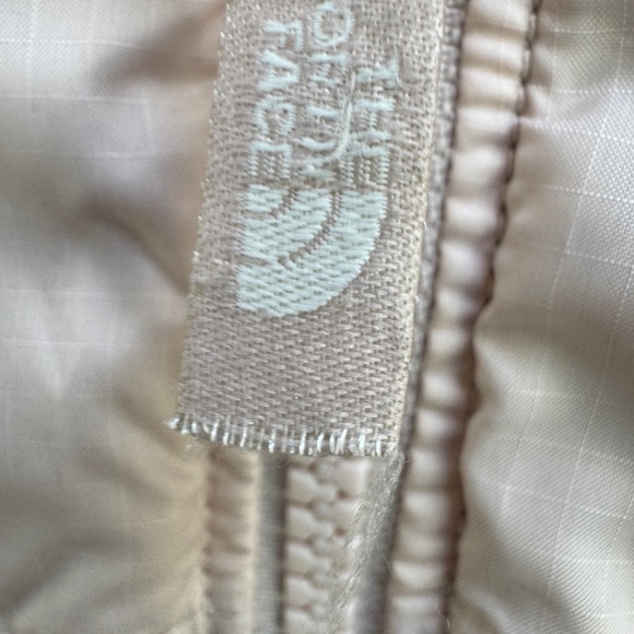 The North Face 3T Girls Black & Pink 550 Down Reversible Puffer Jacket - Picture 9 of 14